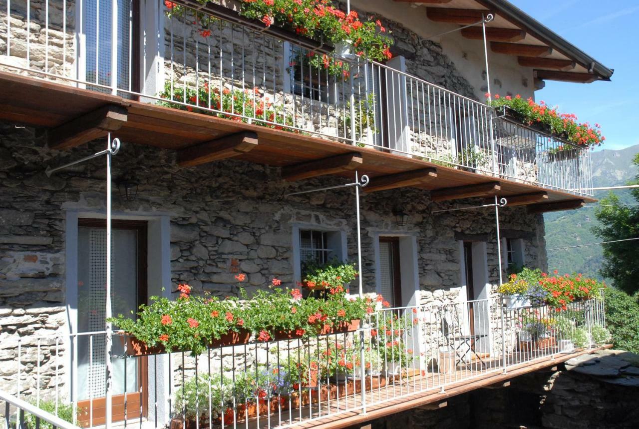 Chalet In Pietra E Legno Con Caminetto Inverso Pinasca Exterior photo